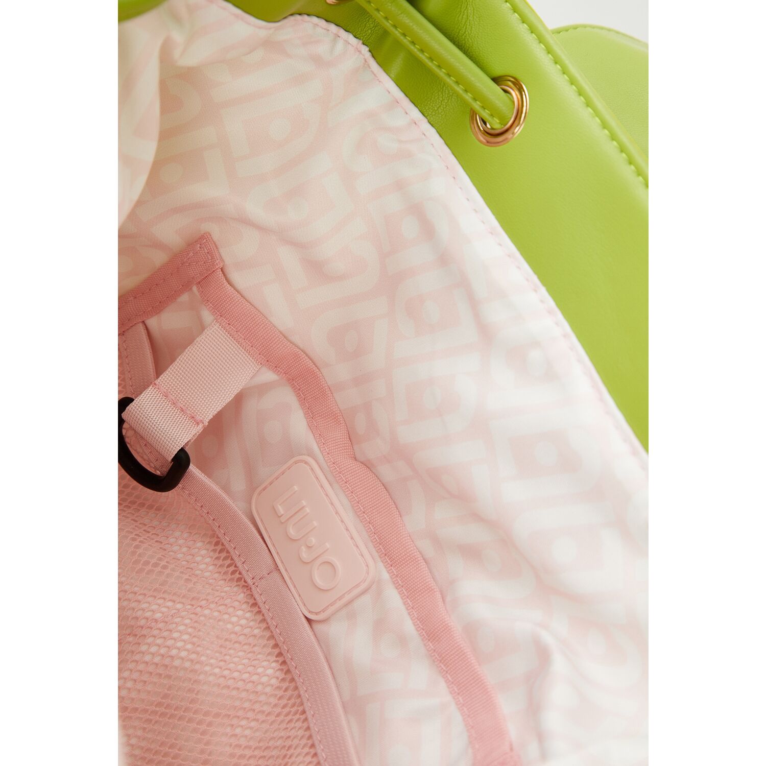 ZAINO LIUJO IN NYLON CHIUSURA PATTA CON TASCONI