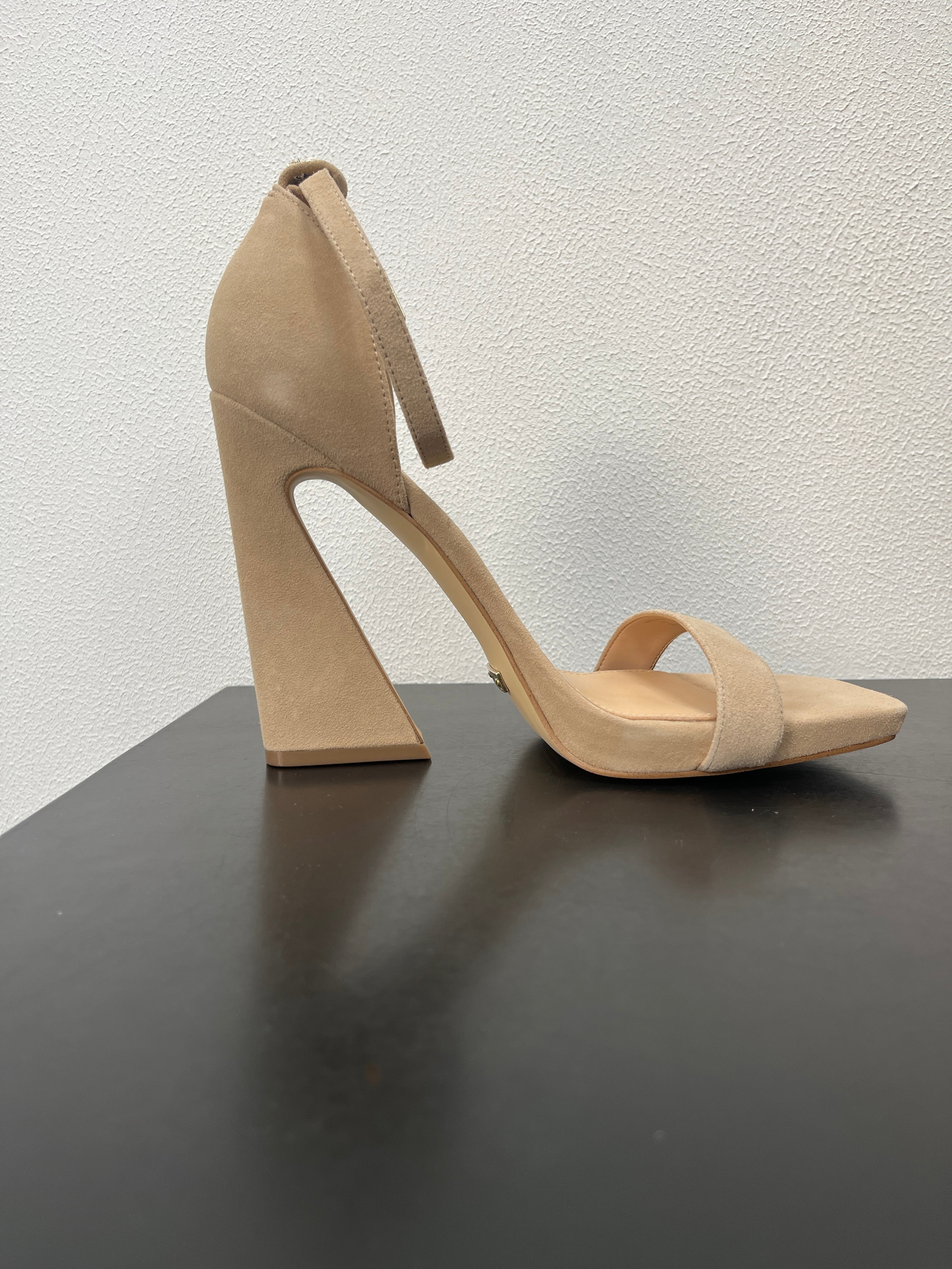 SANDALO GUESS TACCO SCAMOSCIATO MORRA