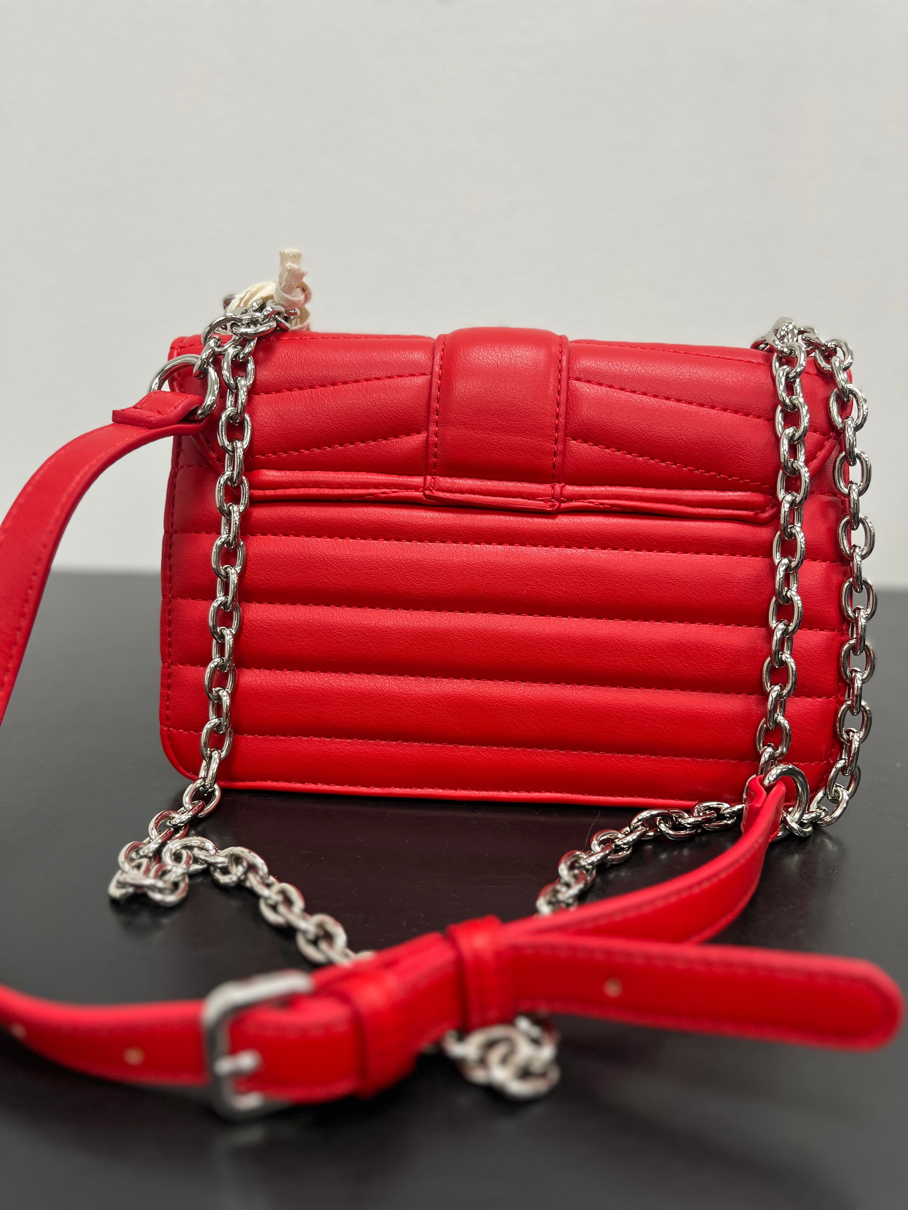 TRACOLLINA ROSSA CON DETTAGLI ARGENTO GAELLE
