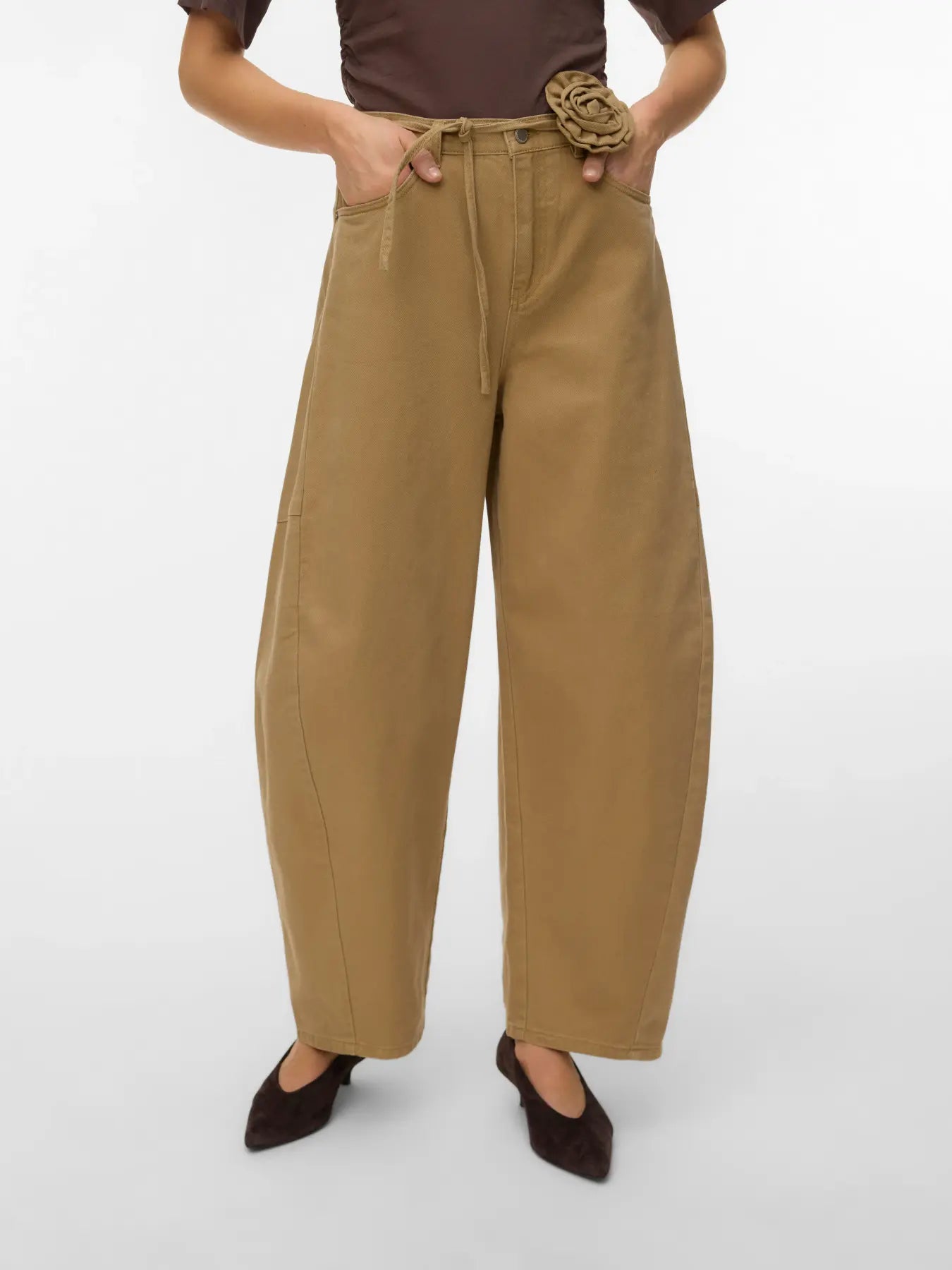 BARREL JEANS C/CINTURA FIORE