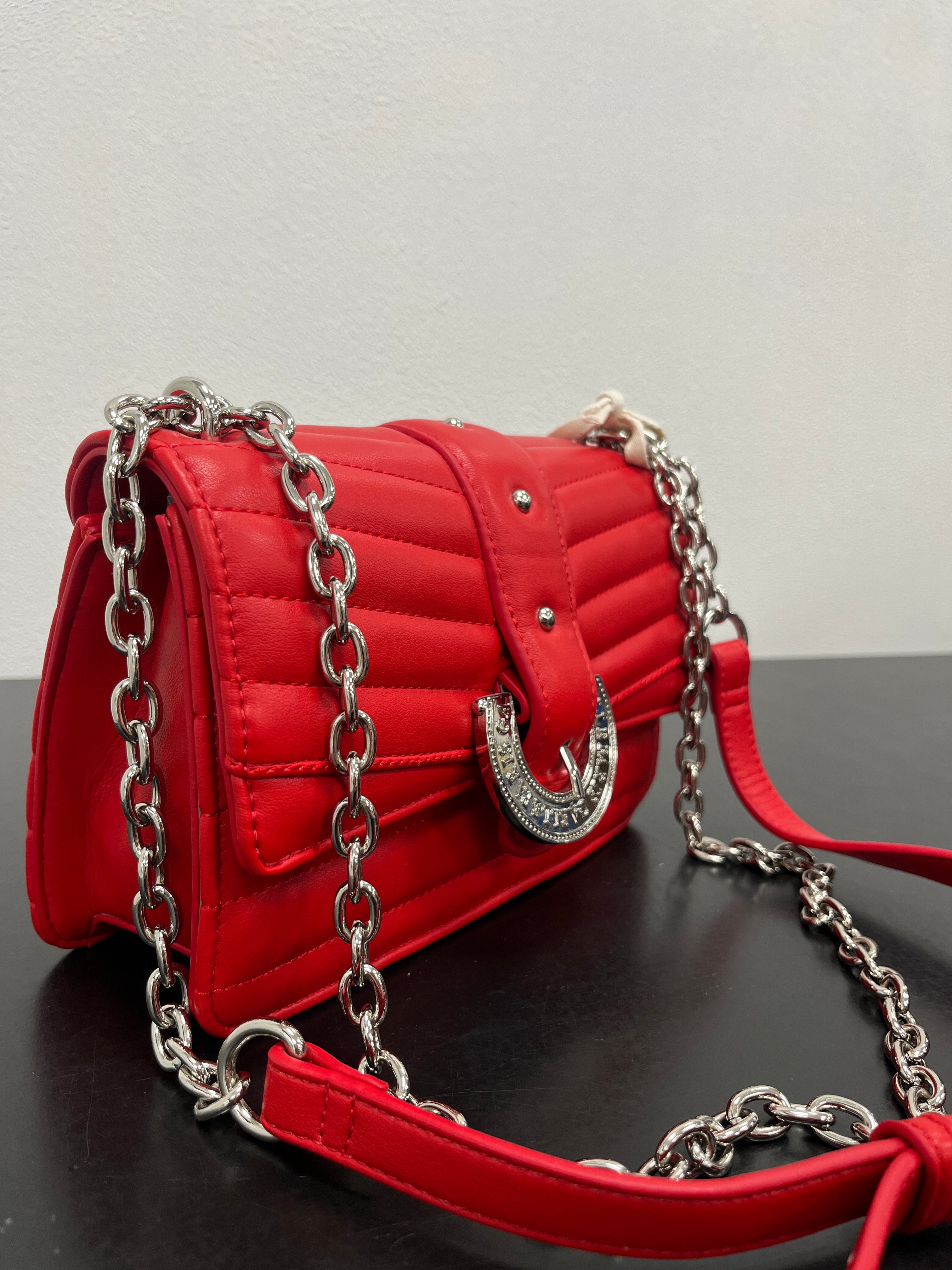 TRACOLLINA ROSSA CON DETTAGLI ARGENTO GAELLE